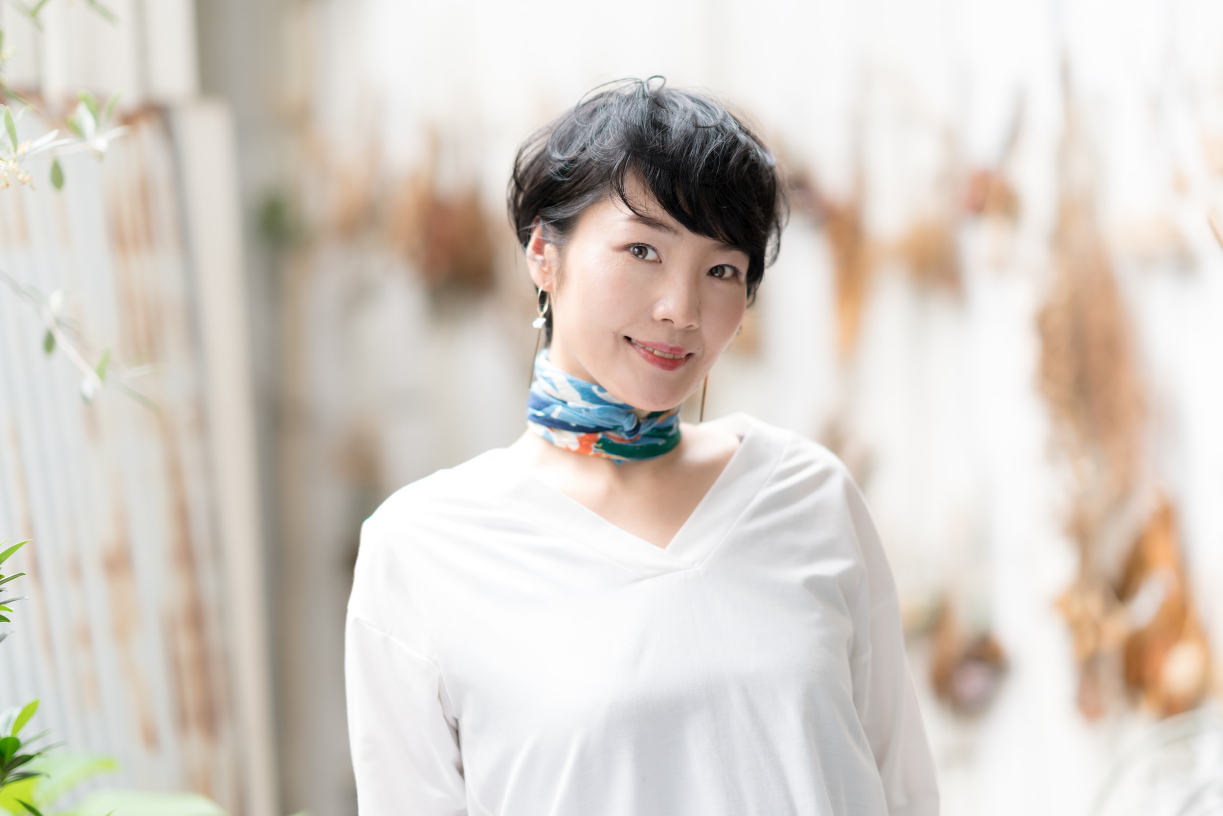フロントは高く、サイドはタイトに。女性らしさもかっこよさも醸し出すエレガントヘア