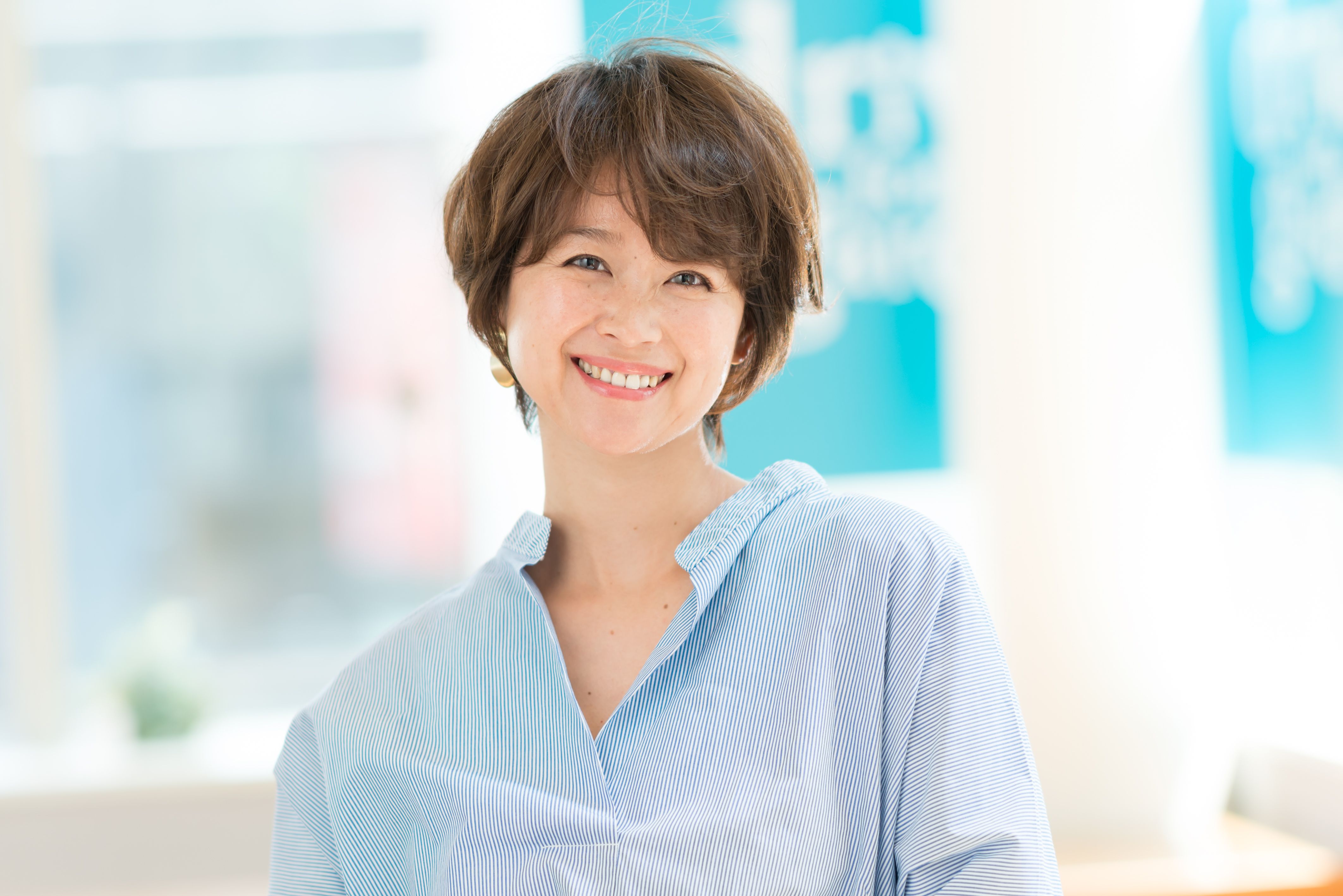 襟足すっきりの短めふんわりショート