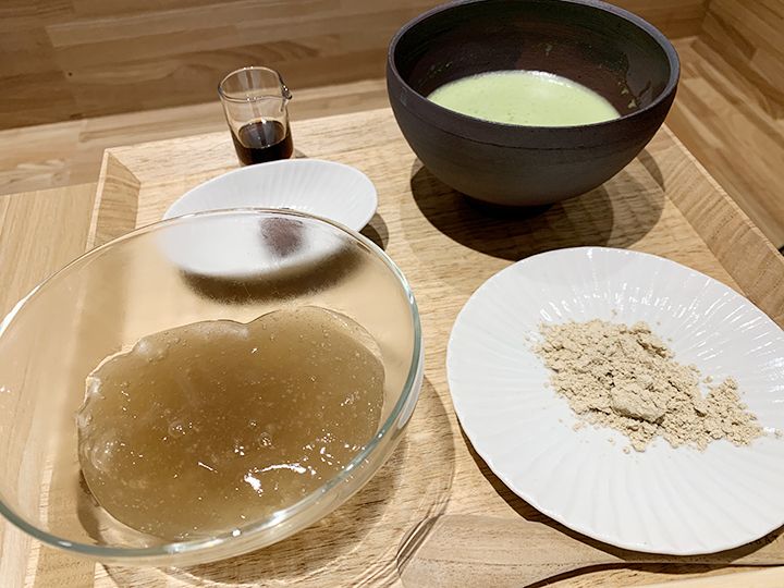 「本わらび餅 至高 お抹茶セット」(税込価格:¥1,850)