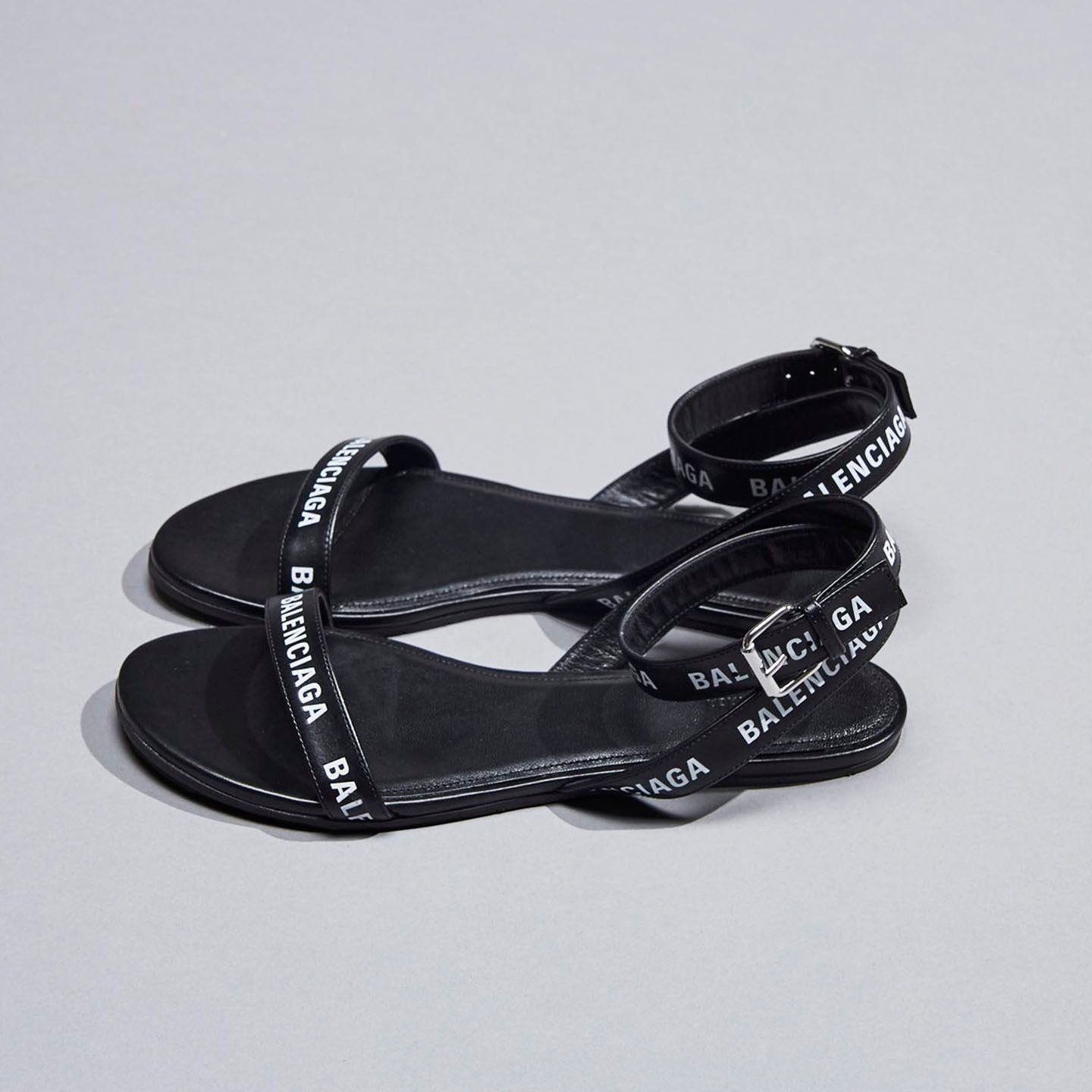 サンダル¥78,000(税抜)