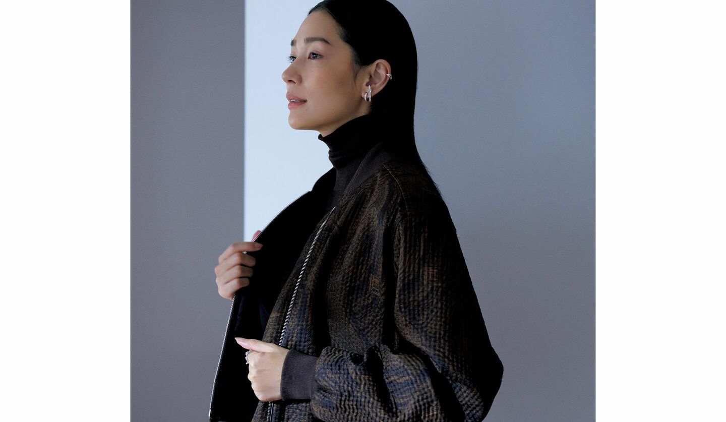 エルメスのウエアを着用したモデルの大塚まゆかさん