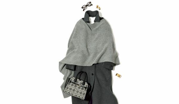2/20 Fri|今季注目のケープをコートの上にオン! 冬の装いにリズムと奥行きを【365日コーディネート】