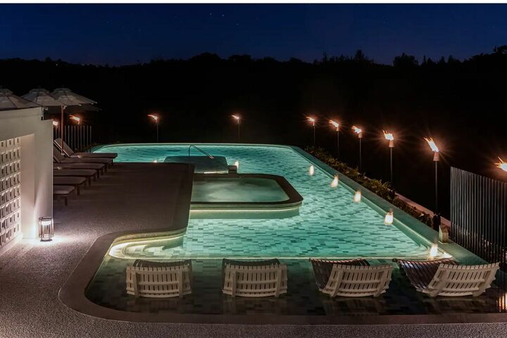 「BLISSTIA SUITES & RESORT 沖縄恩納村」のインフィニティプール