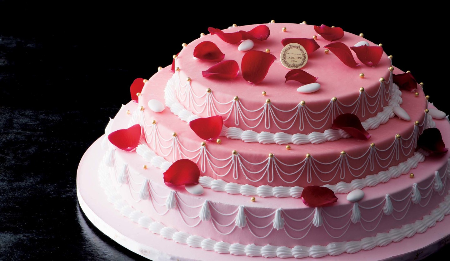 心のときめきを抑えられない 豪華な3段ピンクケーキがラデュレにあるって知ってた Precious Jp プレシャス