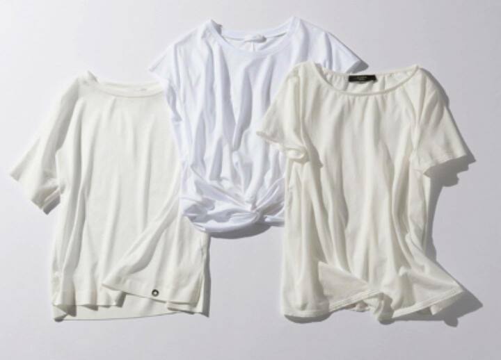 左／［コーディネート使用分］広めの開きが、女らしいデコルテを強調してくれます。身幅にゆとりがありさらに両サイドにスリットが入っているので、体型も選ばず着られます。￥18,000（三崎商事＜エルミダ＞）　中／フロントツイストがワンポイントになりつつ、お腹周りをカバーもしてくれるという、30代・40代の女性にうれしい設計。比較的短め丈のボックス型で、流行のボリュームボトムとも合わせやすい。￥19,000（wb）　右／襟ぐりと袖口と裾が、ロープ状のデザインに。シルエットは、緩やかに広がるAライン。細部にまでこだわったデザインで、きれいめ仕様。￥11,000（マックスマーラ ジャパン＜ウィークエンド マックスマーラ＞）