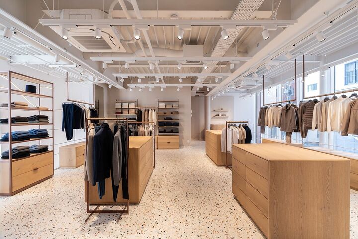 イタリア発カシミヤブランド「ファルコネーリ」青山店