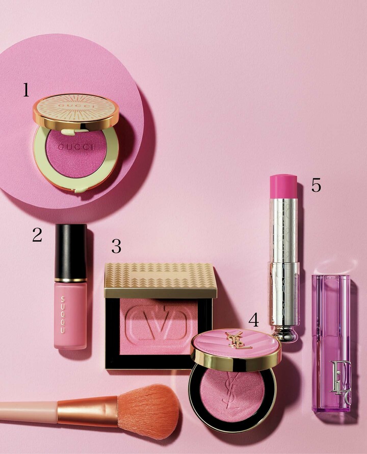 ピンクカラーのチーク