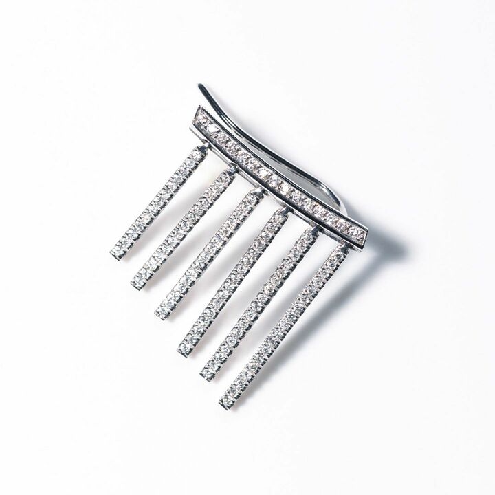 ピアス￥380,000［ホワイトゴールド×ダイヤモンド］（ザ・ショーケース GINZA SIX店〈イレアナ・マクリ〉）　[Precious2018年12月号82ページ]