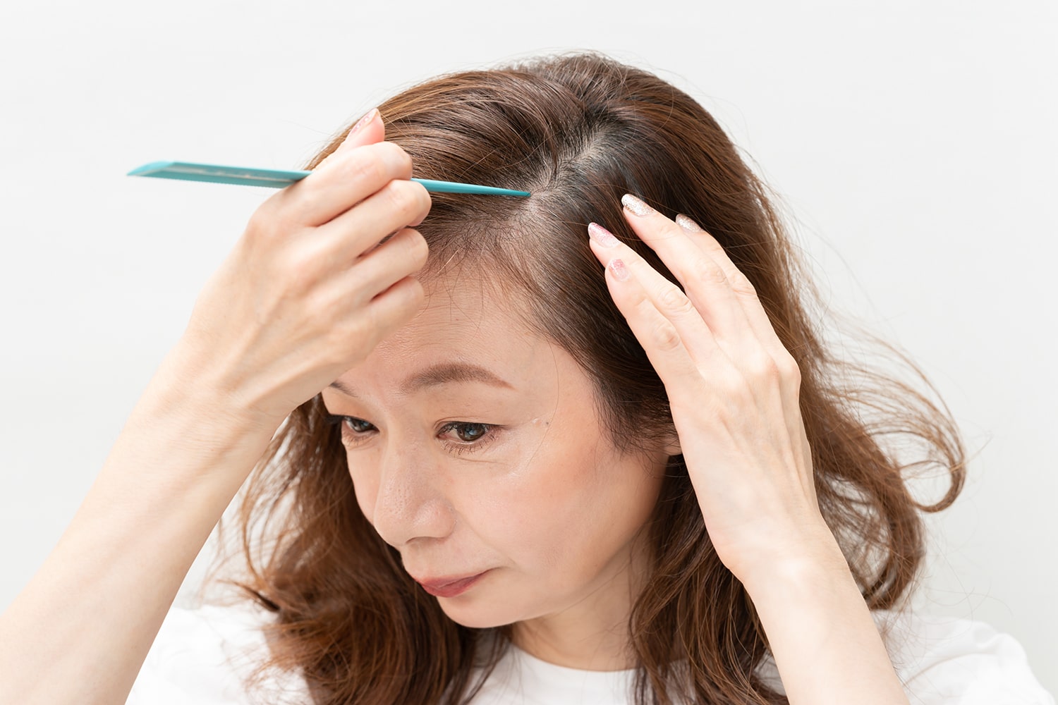 いつの分け目よりも1~2㎝ほど外側にすること。