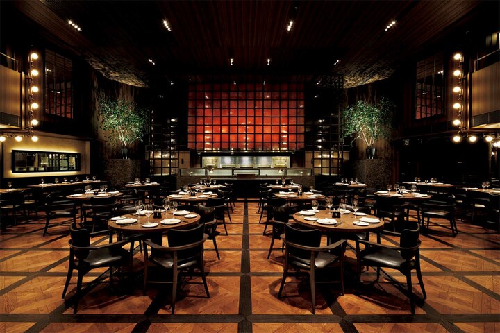 「Peter Luger Steak House Tokyo」の店内