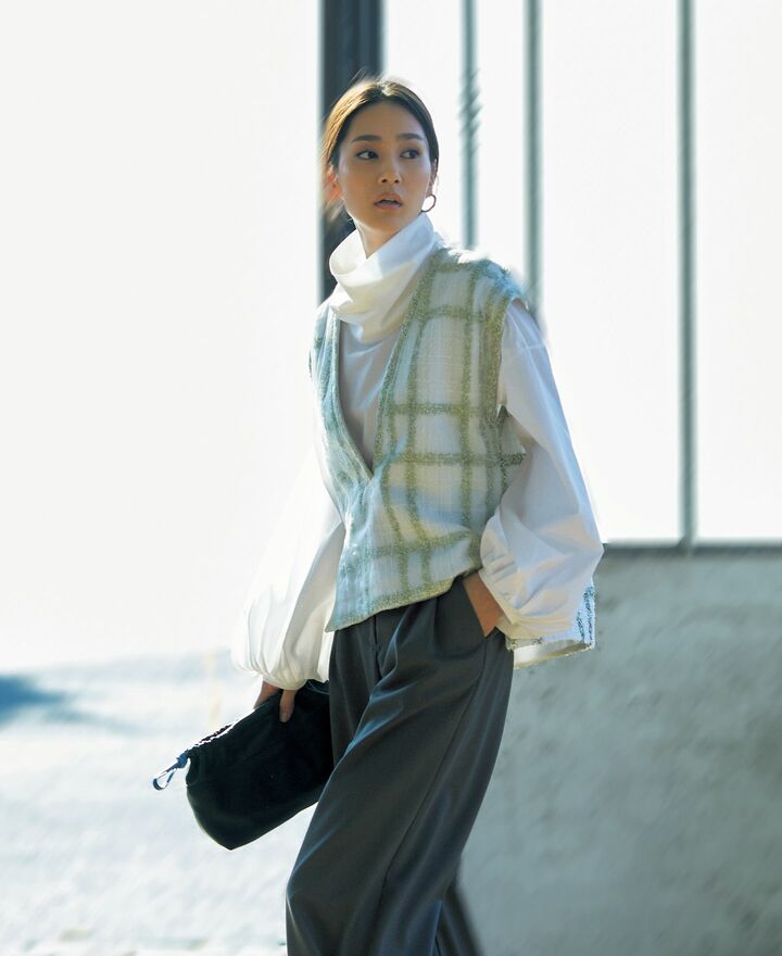 ブラウス_1,パンツ_1,ピアス_1,バッグ_1,大人コーデ_1,春コーデ_1