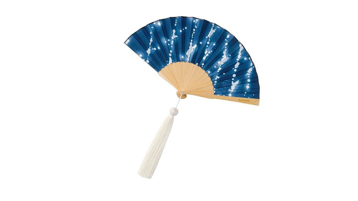 ジル サンダーの京都の老舗「宮脇賣扇庵」とのコラボによる布扇子