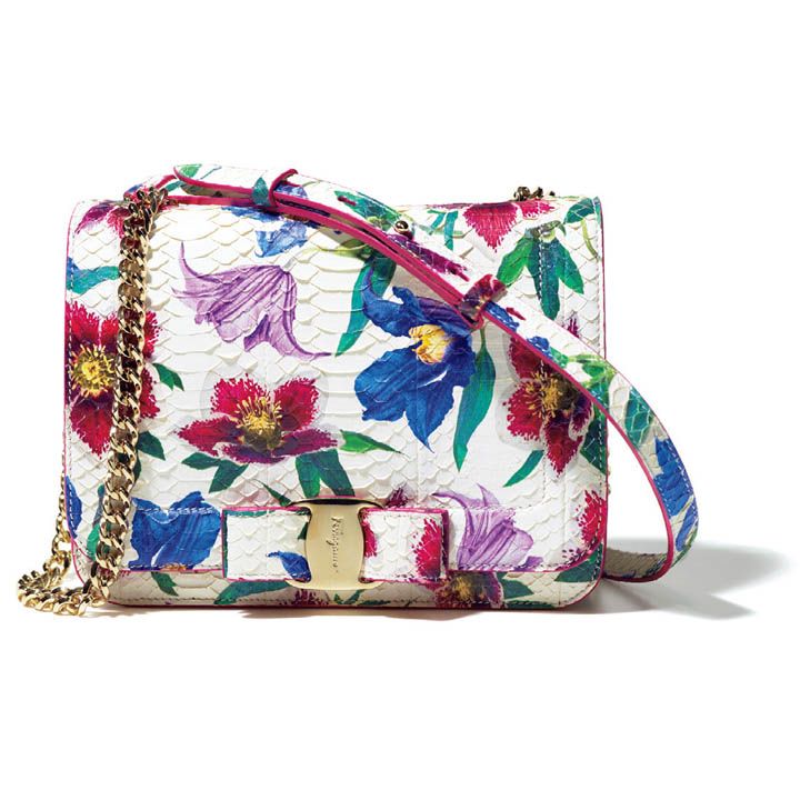 バッグ［縦15×横20×マチ10cm］￥230,000（フェラガモ・ジャパン〈サルヴァトーレ フェラガモ〉）