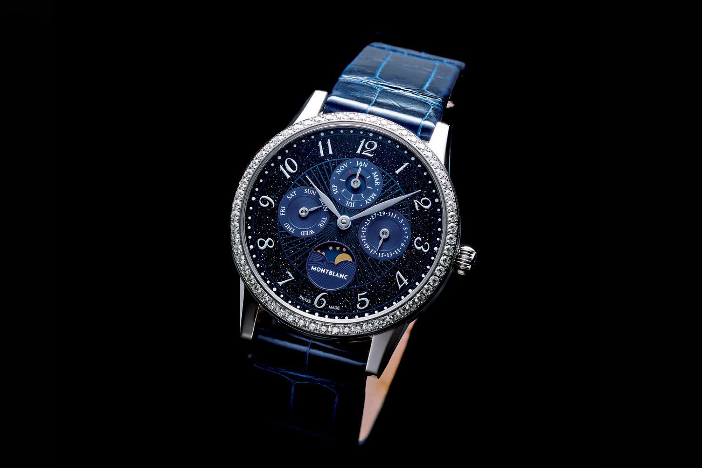 『モンブラン ボエム パーペチュアルカレンダー ジュエリー リミテッドエディション 88』¥2,634,000(モンブラン) ケース:WG、ケース径:36mm、ストラップ:アリゲーター、ムーブメント:自動巻き ※世界限定88本