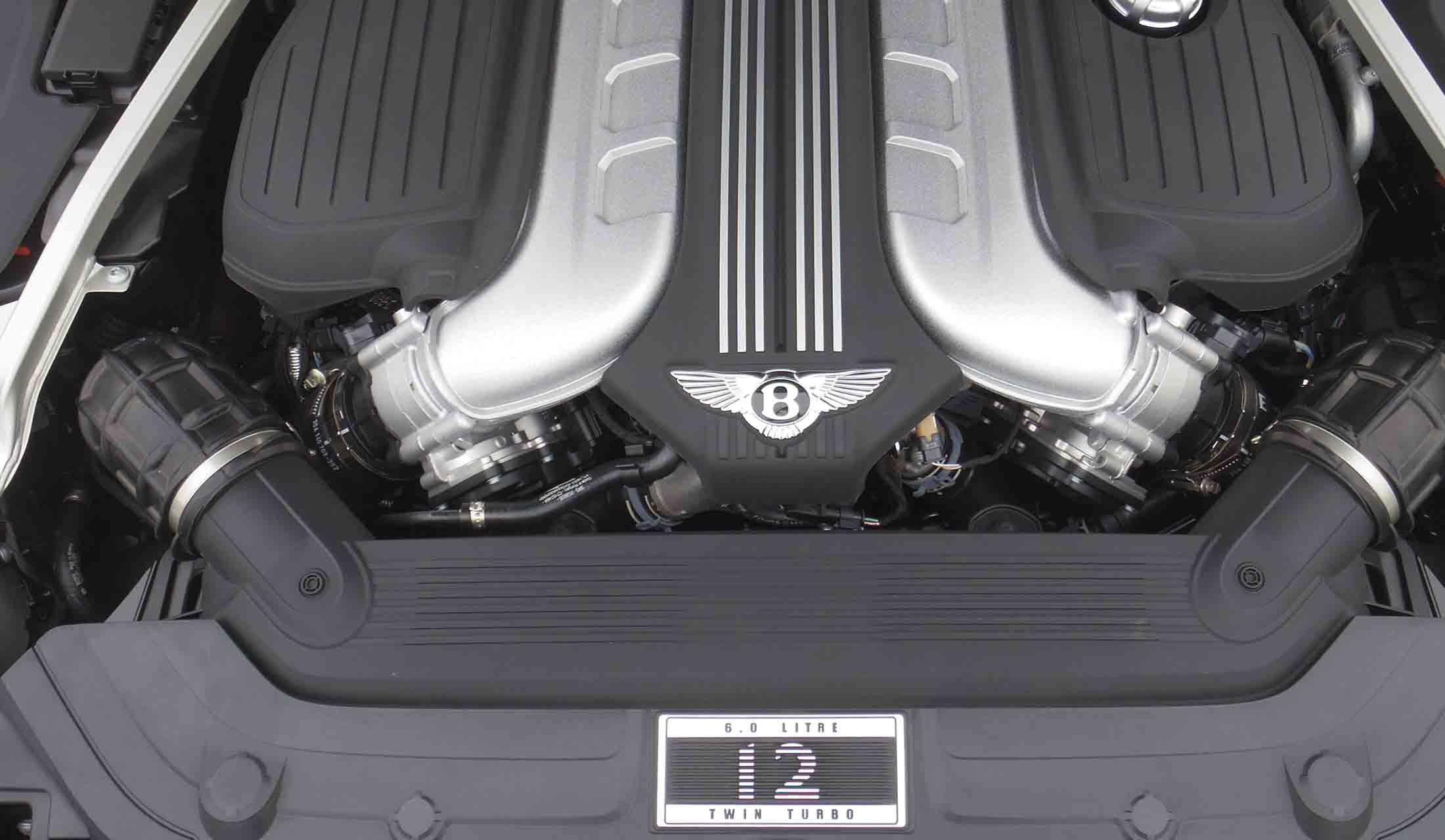 やがてはV8モデルも追加されるだろうが、V6を2基合体させたW12エンジンは、もっともベントレーらしいパワーユニットだ。