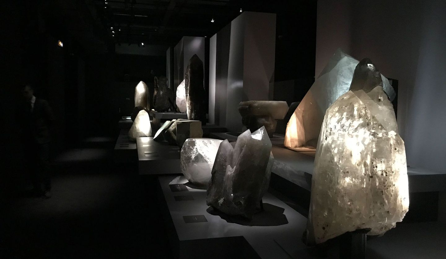 パリ国立自然史博物館内の鉱物学と地質学のギャラリー