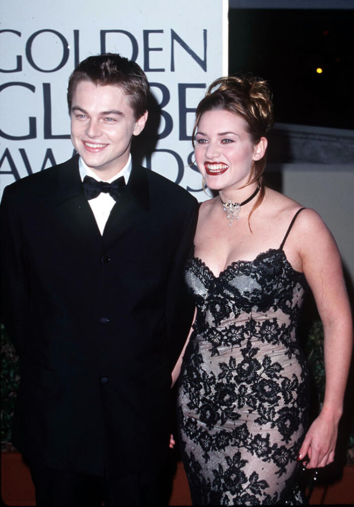 1998年1月18日、第55回ゴールデングローブ賞の授賞式。レオナルド・ディカプリオとのツーショット。