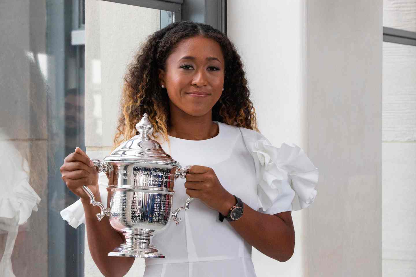 2018 全米オープン 女子 優勝フォトセッション時の大坂なおみさん。着用衣装のブランドは不明。