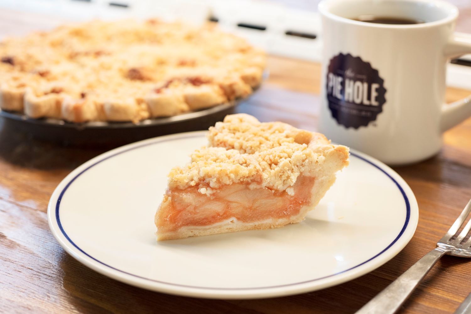 マムズアップルクランブル スライス¥486、ホール¥3,888(いずれも税込) The Pie Hole Los Angeles Ginza店 GINZA SIX B2F