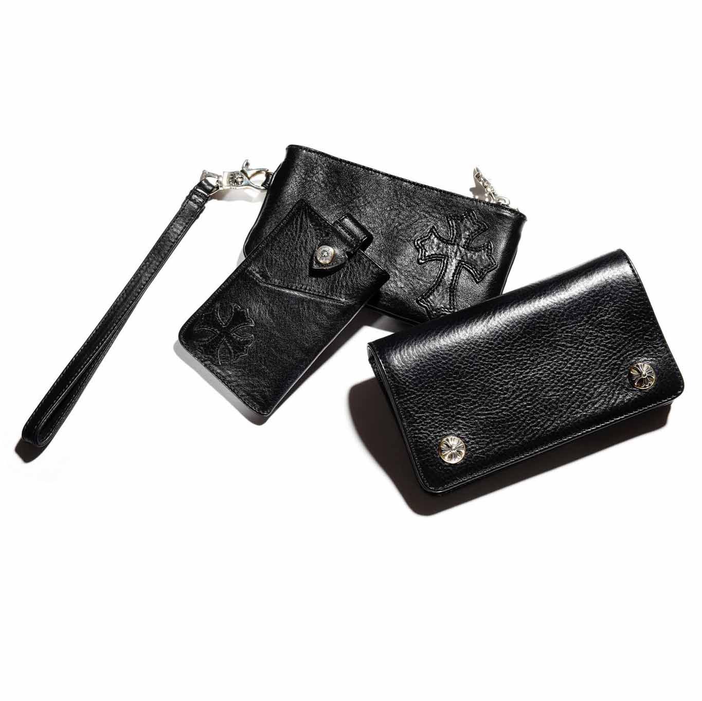 左から【W00×H00×D00cm】カードケース¥108,900・【W00×H00×D00cm】ポーチ¥145,200・【W00×H00×D00cm】ウォレット¥136,400(クロムハーツ トーキョー)