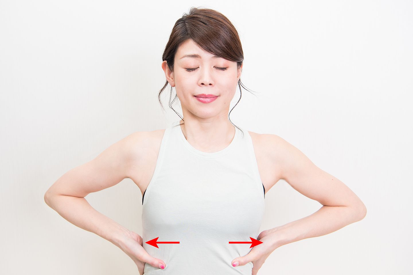 深く呼吸して横隔膜を動かしている