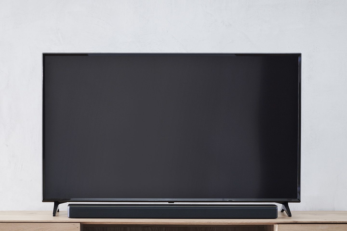 「Bose Soundbar 700」¥96.000(税抜) 【高さ5.7×幅98×奥行き10.8cm】