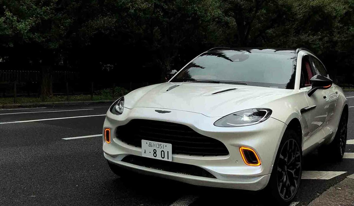 英国式スーパーsuv アストンマーティン Dbx の ほとばしるラグジュアリー Men S Precious メンズプレシャス