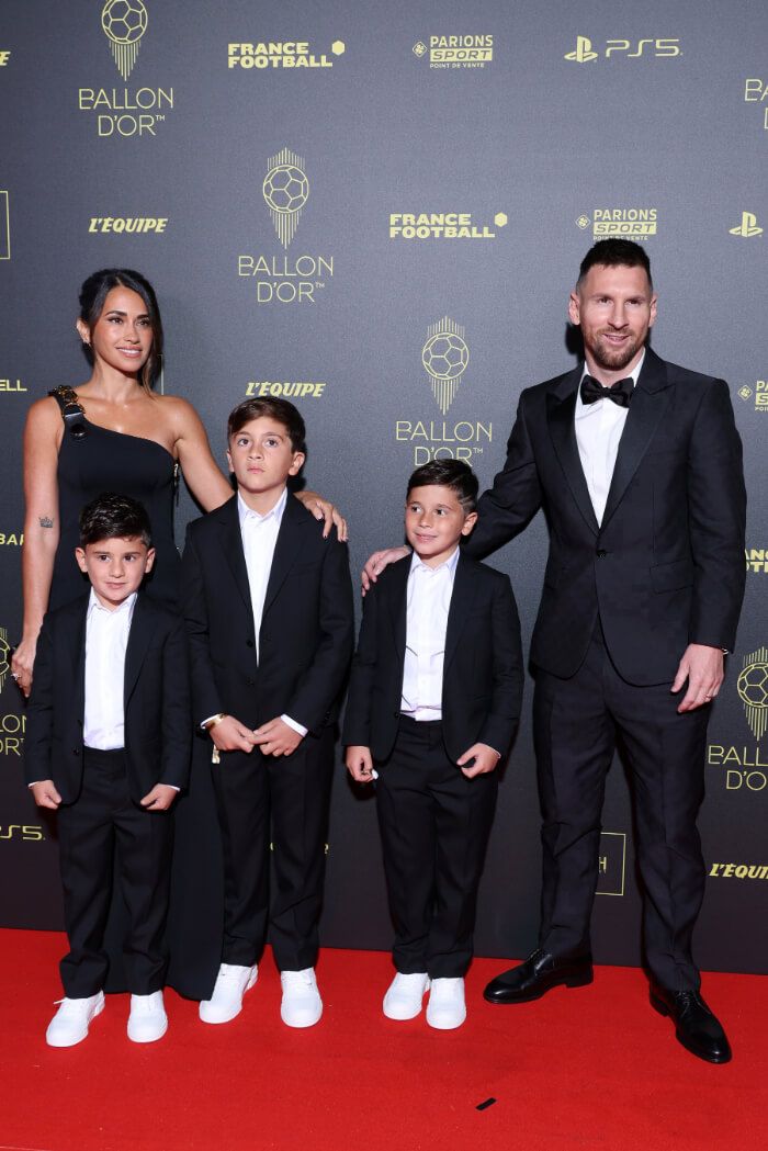 左から、妻のアントネラ、息子のチーロ、チアゴ、マテオ。