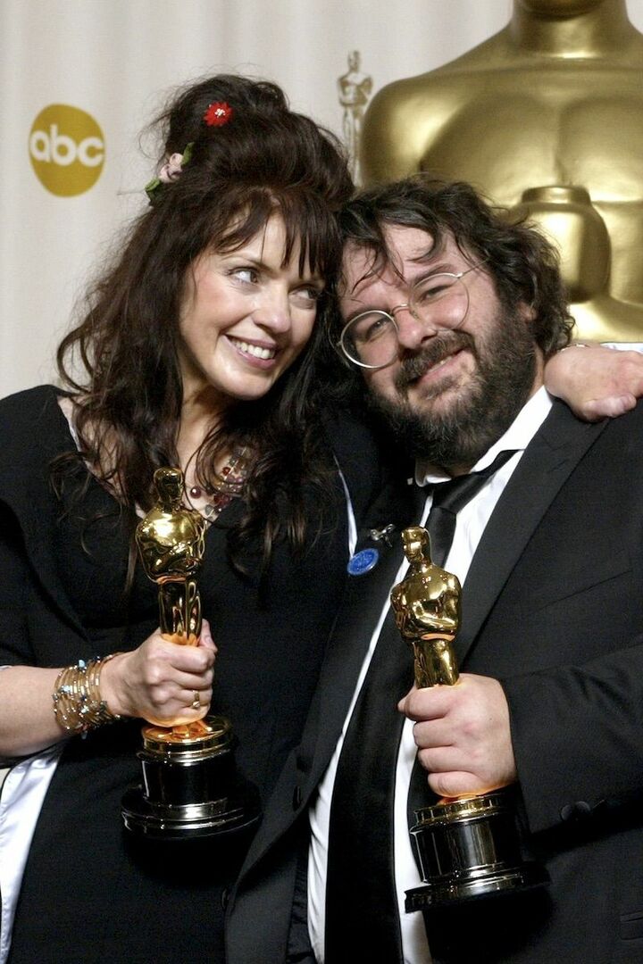 第76回アカデミー賞では、フラン・ウォルシュも作品賞、脚色賞、歌曲賞を受賞。