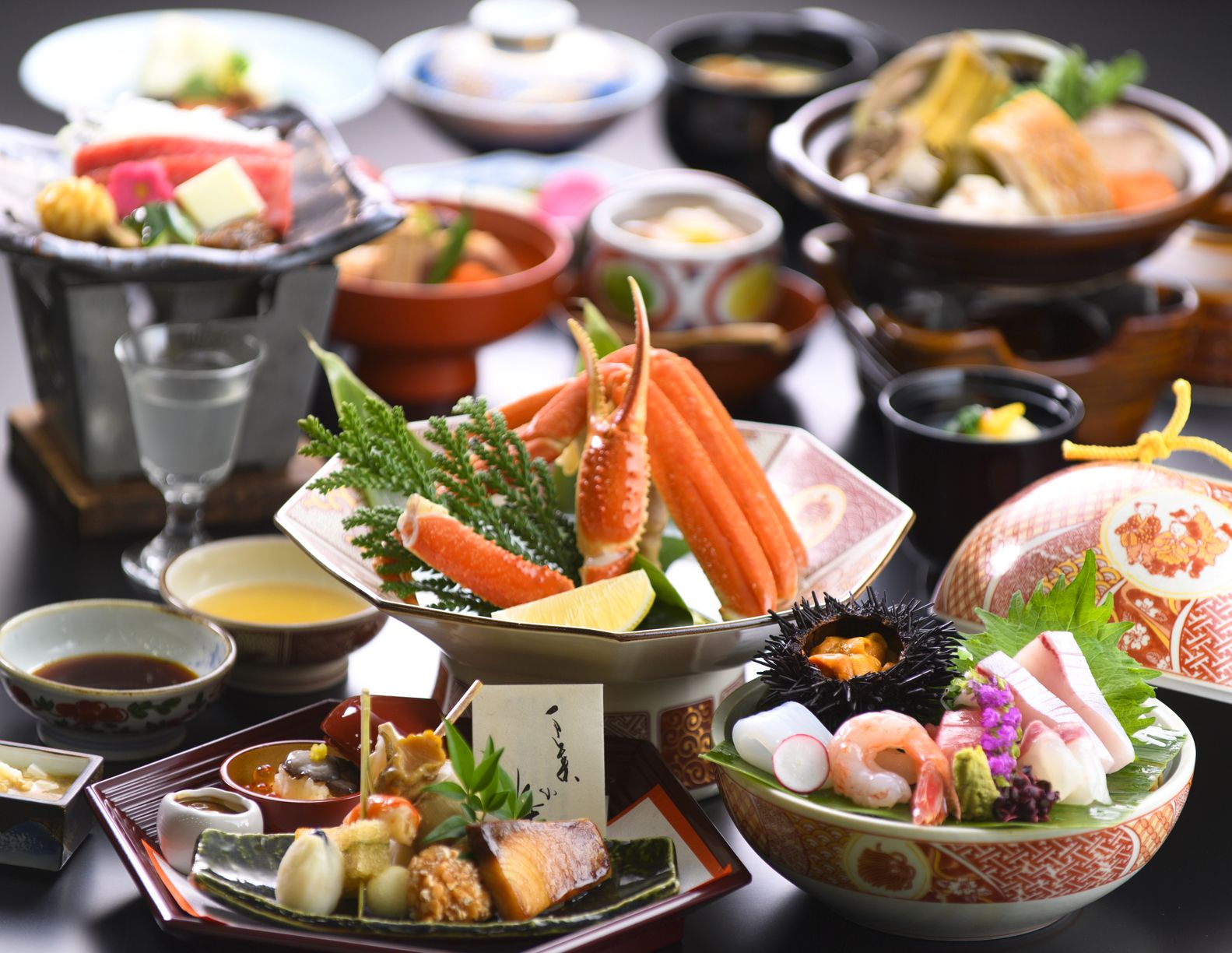 料理イメージ。旬の地のものにお酒がすすみます(写真提供:加賀屋)