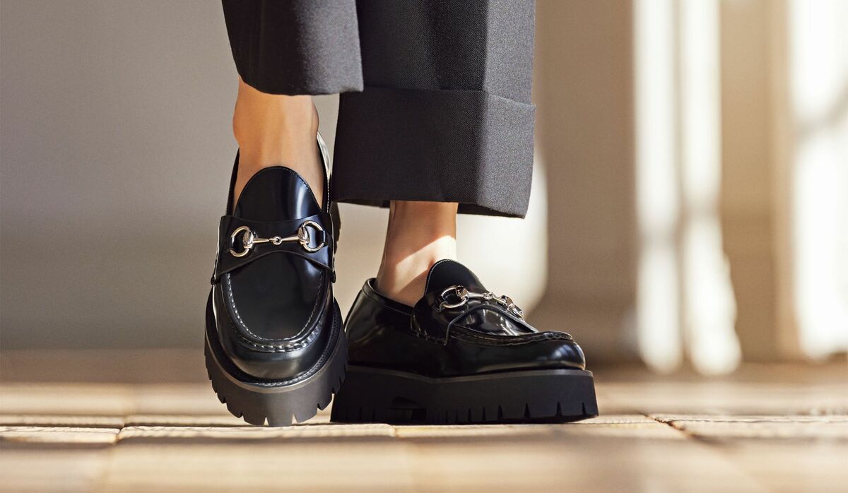 グッチ」ボリューミーな【ラバーソールローファー】で冬コーデを