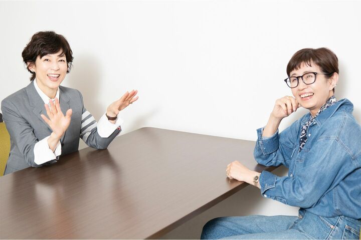 俳優の鈴木保奈美さんとスタイリストの犬走比佐乃さん