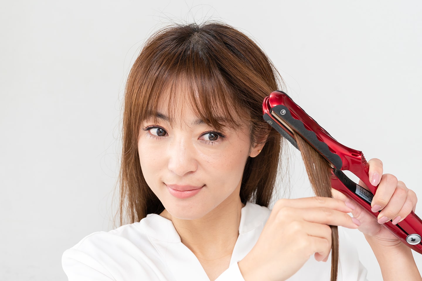 前髪と同様に毛先だけ内向きにすること。