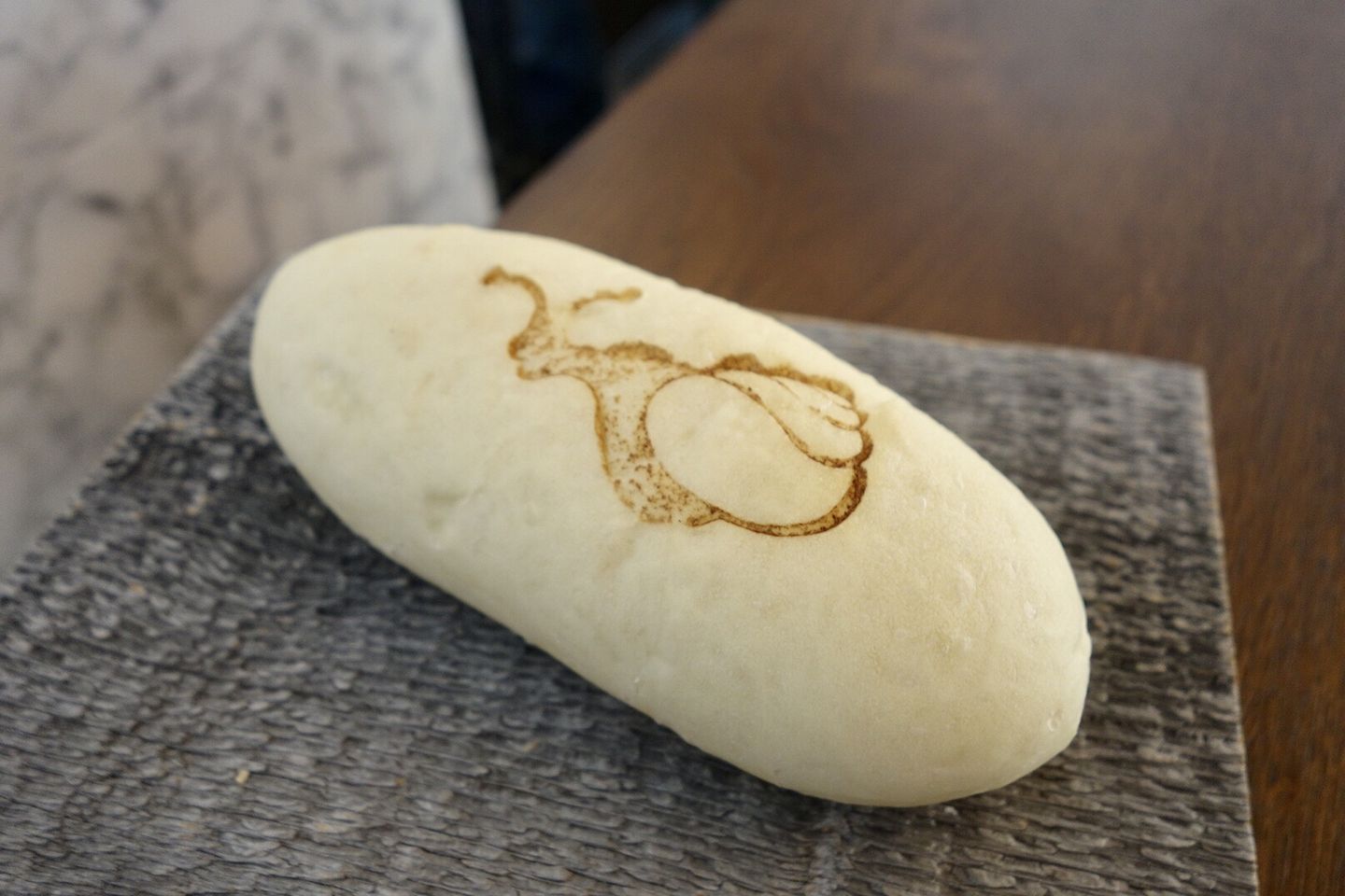 刻印がかわいらしいパン