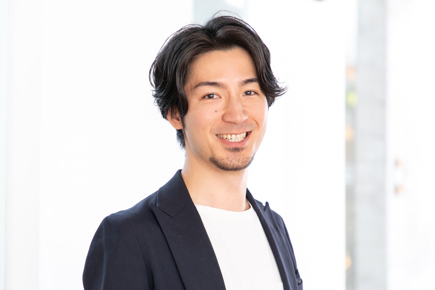 kakimoto arms 新宿店のスタイリストチーフ・中島健之さん。趣味はバス釣りという中島さん。「月に3回は千葉にバス釣りに行っています。魚が求めていることや気分を探って釣るというのが、美容師と共通する部分を感じるんです!」Instagramアカウント@takeyukinakajima