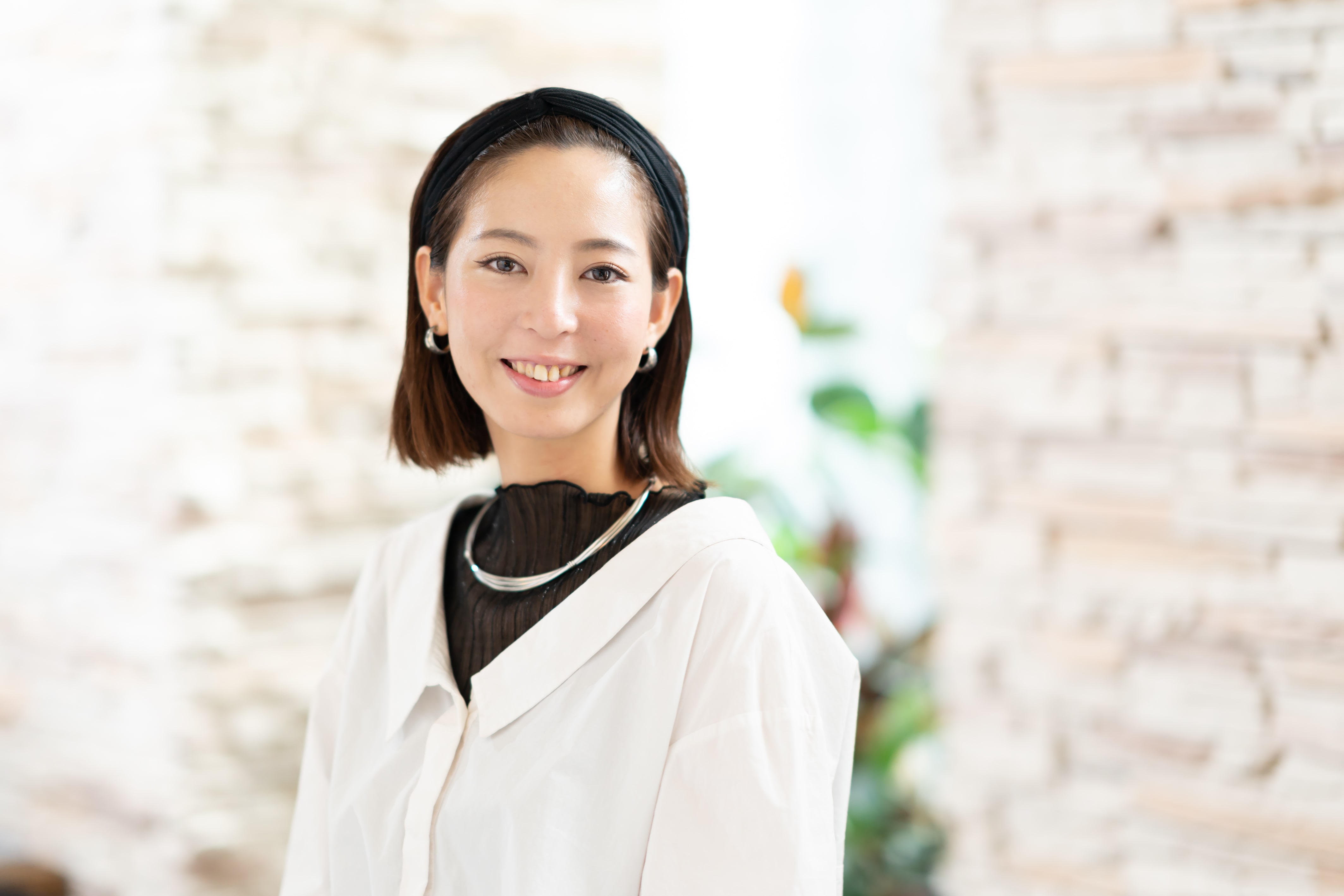 MINX銀座店スタイリスト・田中亜樹さん。神社仏閣巡りが趣味で、お気に入りスポットは柴又の帝釈天。「心が清められる空間で、ゆったり過ごすのが好きなんです」