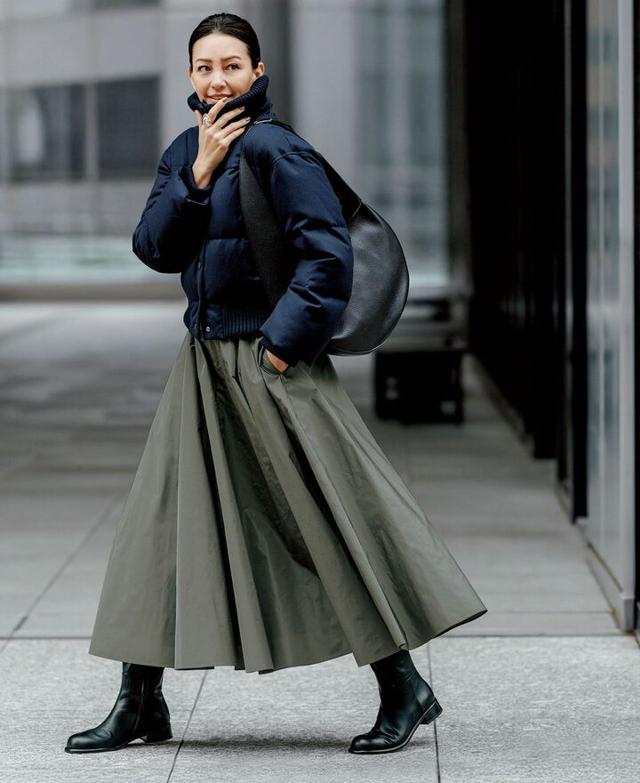 theoryのダウンコートを纏ったモデルのRINAさん