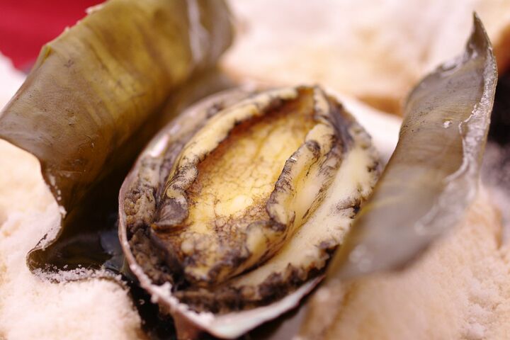 エゾアワビの蒸し焼き