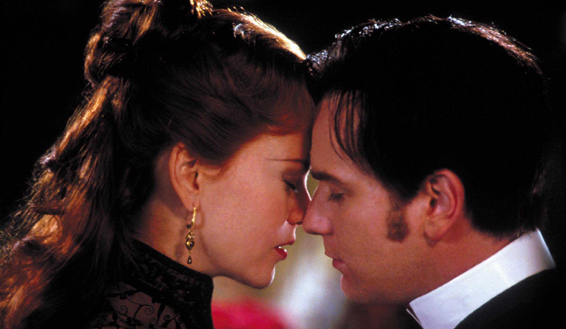 舞台版 ムーラン ルージュ が華々しく登場 19世紀末のパリに21世紀のヒット曲までが響き渡る men s precious メンズプレシャス