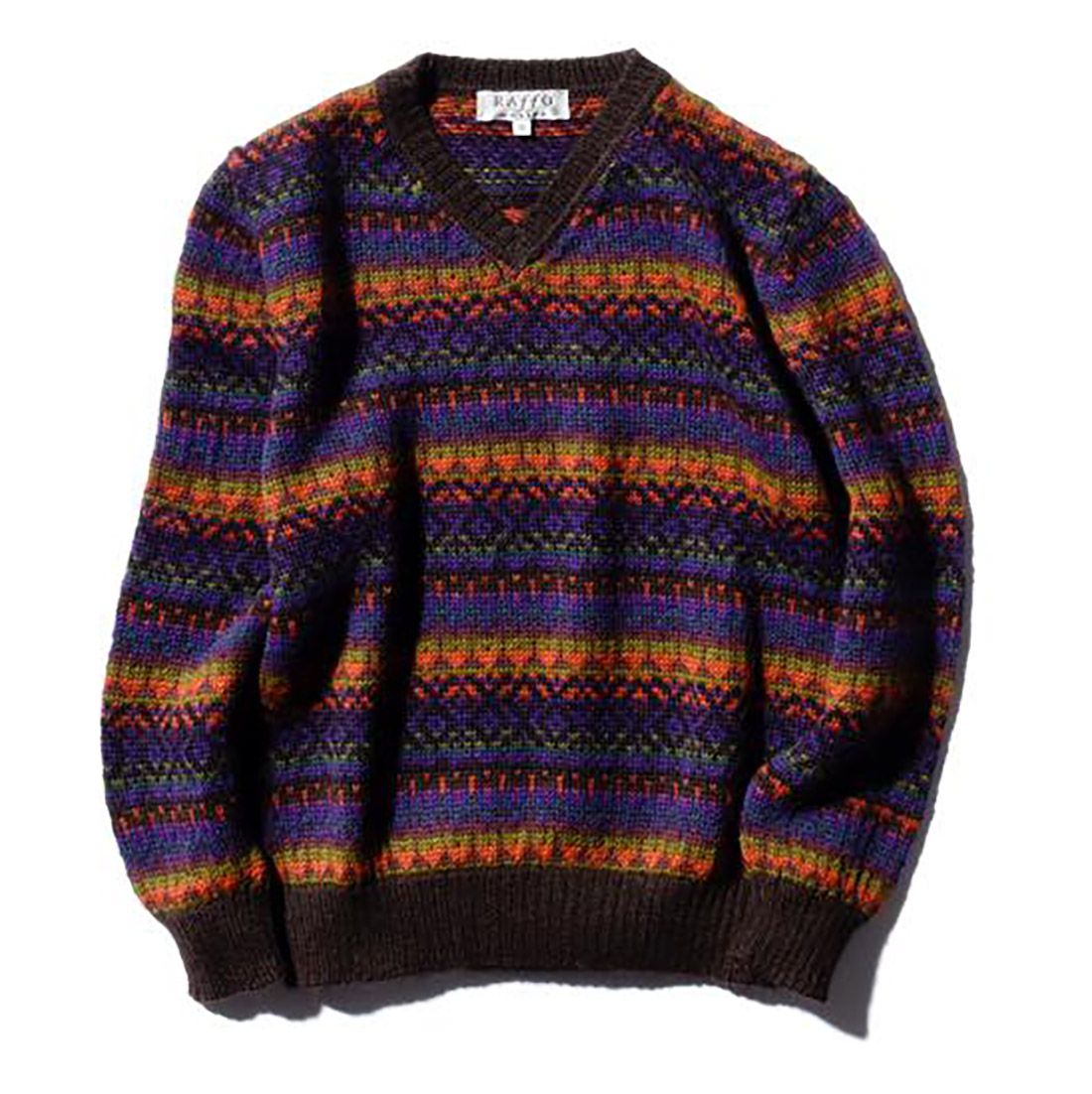 ニット¥38,000(エスディーアイ〈ラッファ モリーナ〉)※ベビーアルパカ100%