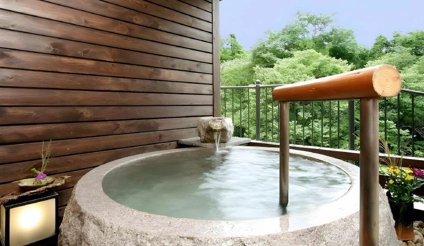 「新木鉱泉」の客室露天風呂