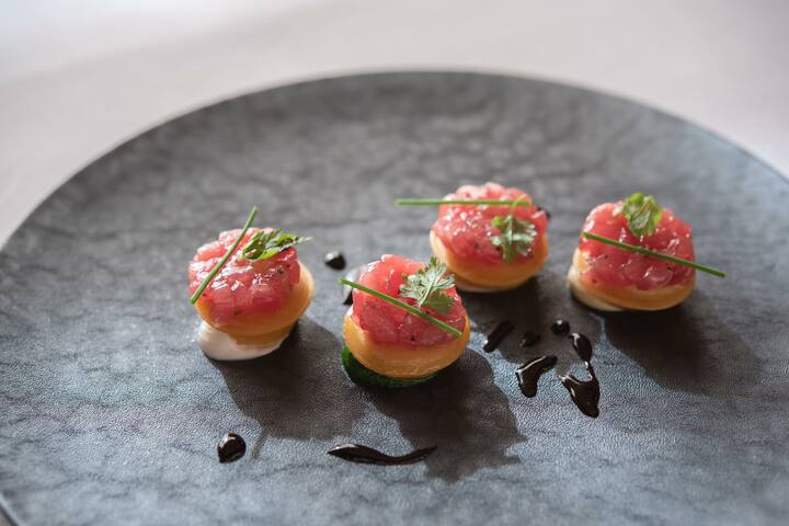 ルカ氏が作った「ラヴィオリ プッタネスカソースと鮪のタルタル」