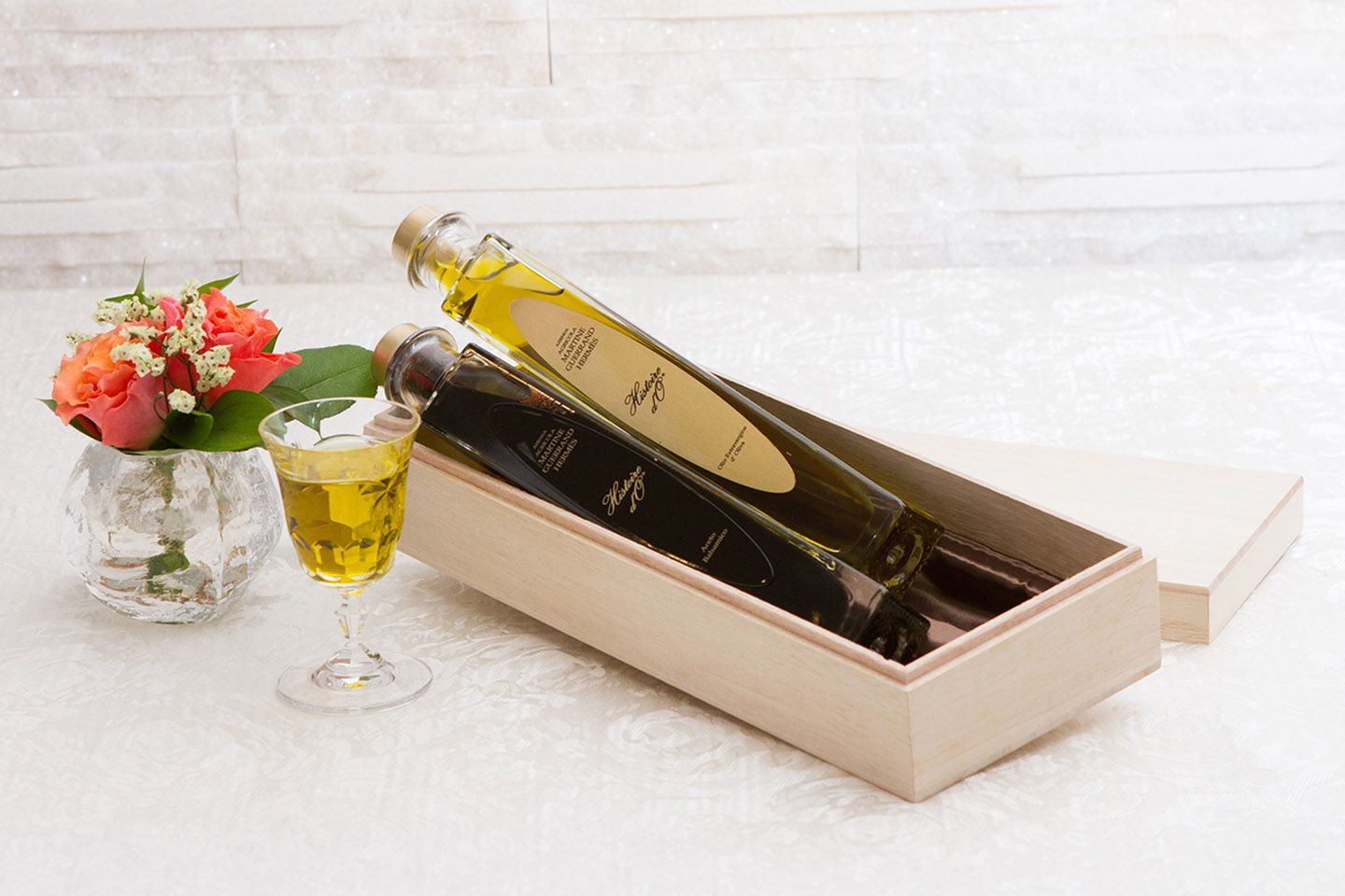 「Azienda Agricola MGH Histoire d'Oセット」エキストラバージンオリーブオイル 182g・バルサミコ酢 200ml ¥30,000( 税抜)※オリーブオイル2本セットへの変更も可能
