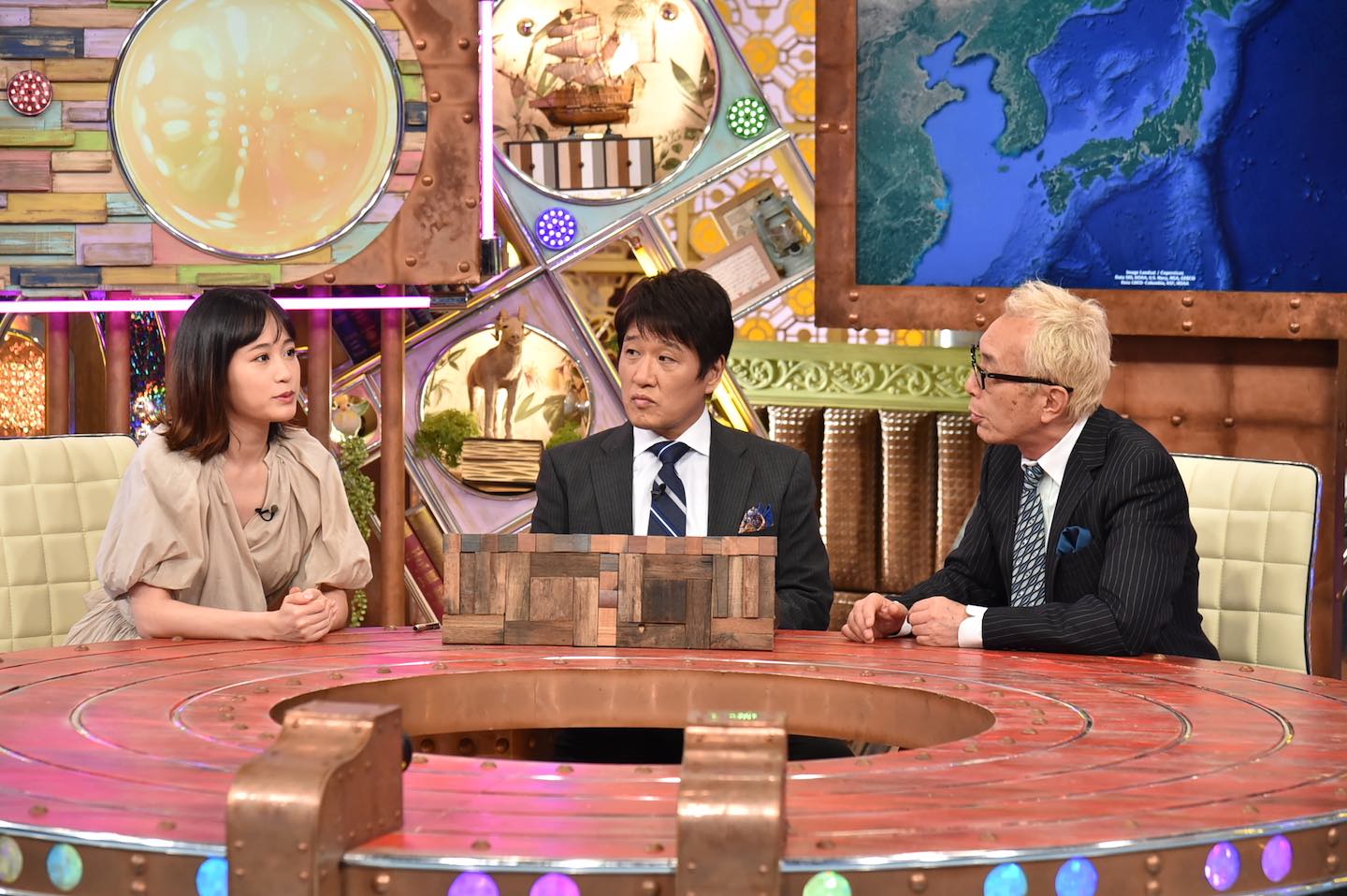 左から:前田敦子さん、林修さん、所ジョージさん ©ABCテレビ