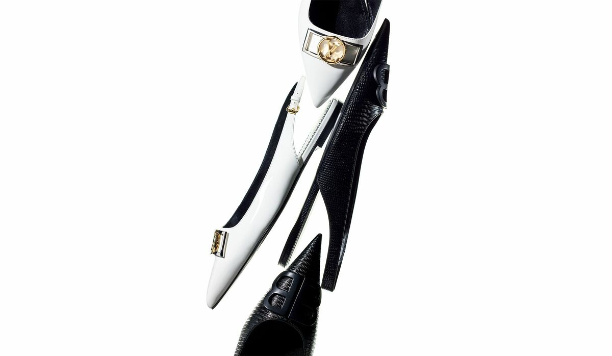 ルイ・ヴィトンとバレンシアガの「ロゴ入り」フラットシューズ2選