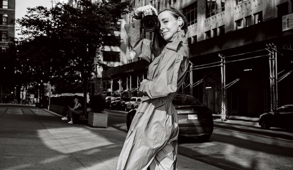 スチール撮影から映像制作に転身!愛とユーモアで道を切り拓くNYのクリエイターのケジ・バンさんにインタビュー!