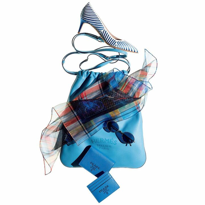 上から／サテンとエナメルのストライプ柄は夏のパラソルのよう。靴［ヒール5.5cm］￥110,000（ジョルジオ アルマーニ ジャパン〈ジョルジオ アルマーニ〉）、しなやかなカーフレザーのバッグは、ショルダーとリュックの2WAYで楽しめる。バッグ「ブリダド」［縦41×横35cm］￥575,000・繊細なモスリン素材に浮かぶ、マドラスチェックとバンダナ柄が美しい。スカーフ「エクスリブリス」［縦55×横55cm］￥31,000（エルメスジャポン）、デニムのフレームが新鮮。サングラス￥50,000（シャネル）、澄んだブルーの「サフィアーノ」レザーに、同色のメタルロゴを施して。ミニ財布［縦8.5×横11.2cm］￥47,000・カードケース［縦8×横10cm］￥31,000／ともに予価（プラダ）　［Precious2019年7月号84ページ］