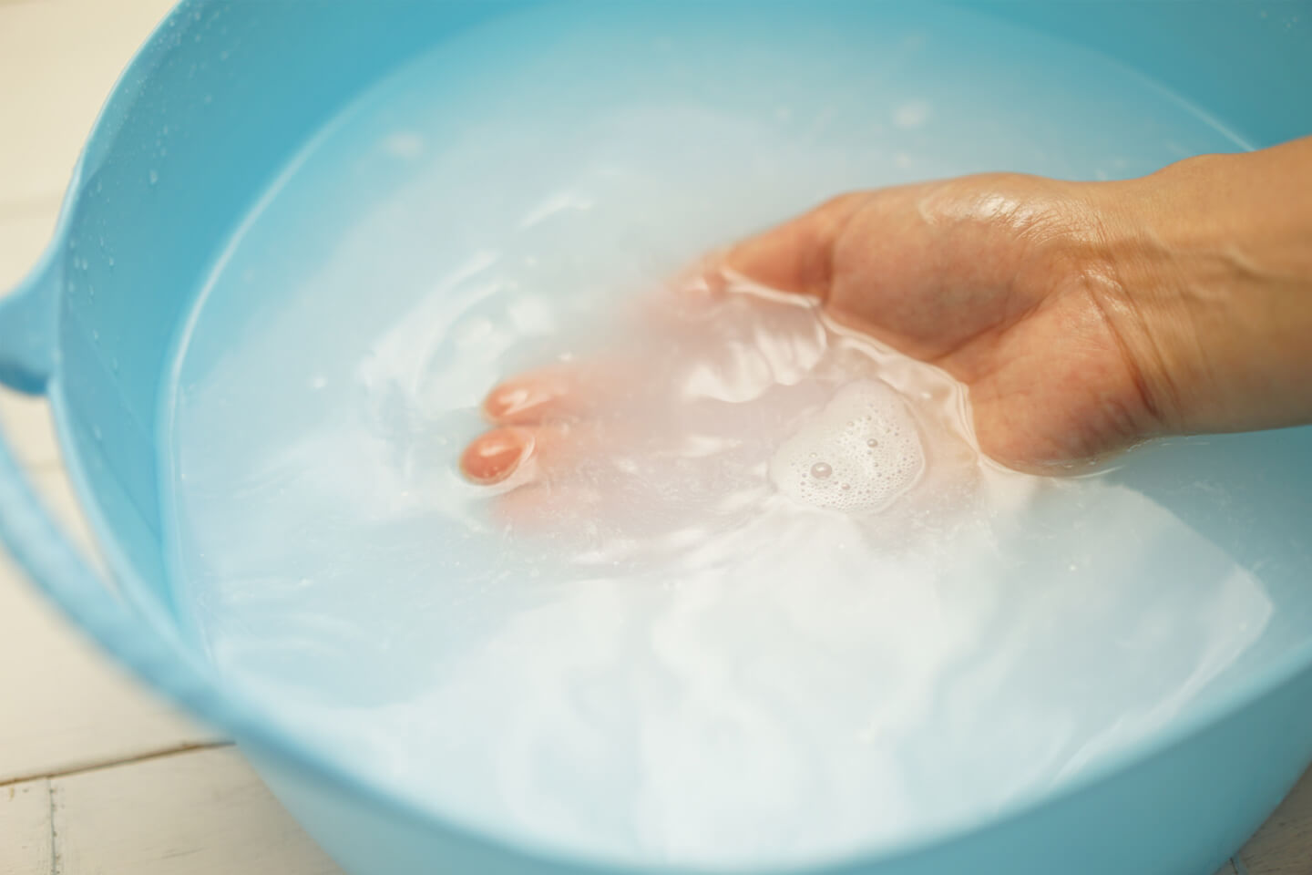 1でつくった洗浄オイルをぬるま湯へ