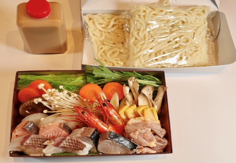 「そばがみ特製うどんすき」(2人前)¥5,500 ※前日までの予約制