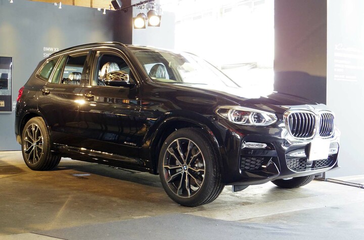 BMW X3のクラフトカーを制作したのは、ハンドメイド商品と、伝統工芸技術を用いた車の外装・内装のオーダーメイドサービスを手がけるA･STORY。